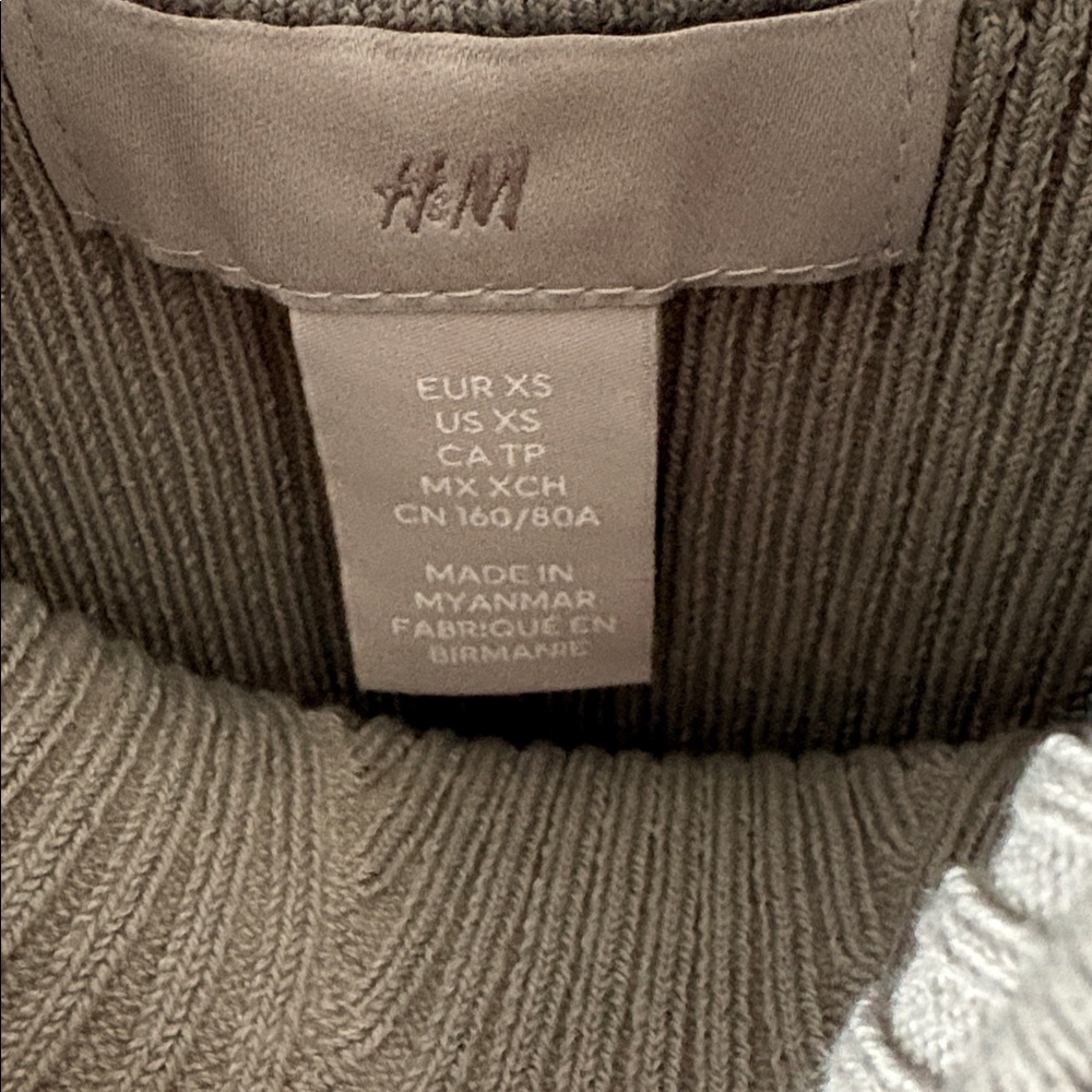 H&M Ribbed Knit Top - Picture 2 of 4